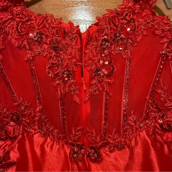 Elegant Red Beaded Mini Dress - Picture 4 of 6